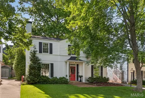 8514 Colonial Ln, Ladue, MO 63124