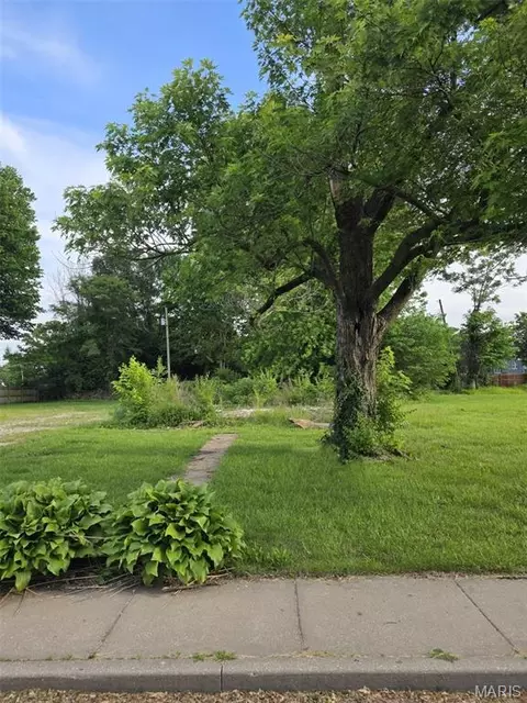 3032 Audubon Ave, East St Louis, IL 62204