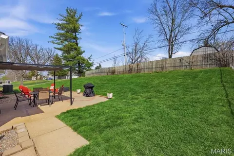 Exterior - 414 Westbrook Dr, O'fallon, MO 63366 photo 3 of 4