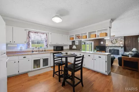 Kitchen - 414 Westbrook Dr, O'fallon, MO 63366 photo 1 of 2