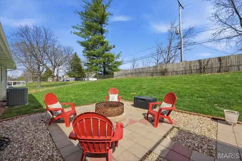Exterior - 414 Westbrook Dr, O'fallon, MO 63366 photo 2 of 4