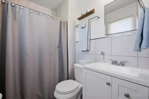 Bath - 414 Westbrook Dr, O'fallon, MO 63366 photo 1 of 2