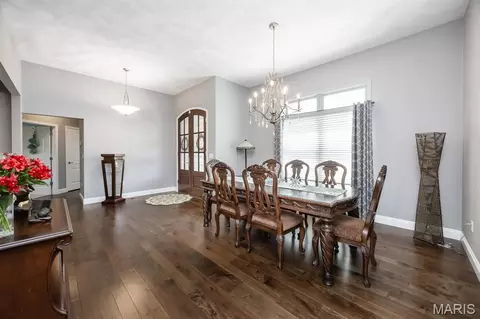 Dining - 409 Willow Bend Ln, O'fallon, IL 62269 photo 2 of 4