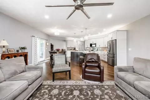 Living - 409 Willow Bend Ln, O'fallon, IL 62269 photo 1 of 1