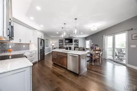 Kitchen - 409 Willow Bend Ln, O'fallon, IL 62269 photo 4 of 4