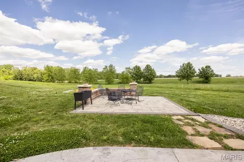 Exterior - 409 Willow Bend Ln, O'fallon, IL 62269 photo 10 of 11