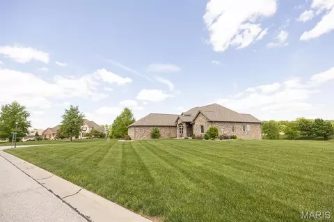 Exterior - 409 Willow Bend Ln, O'fallon, IL 62269 photo 7 of 11