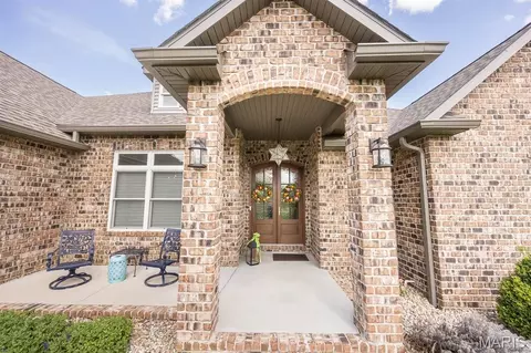 Exterior - 409 Willow Bend Ln, O'fallon, IL 62269 photo 2 of 11