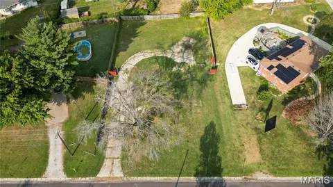 405 E Park Dr, Belleville, IL 62226