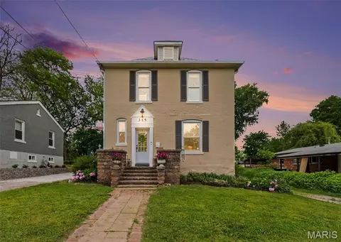 315 Euclid Ave, Rock Hill, MO 63119