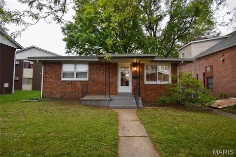 1304 Main St, Highland, IL 62249