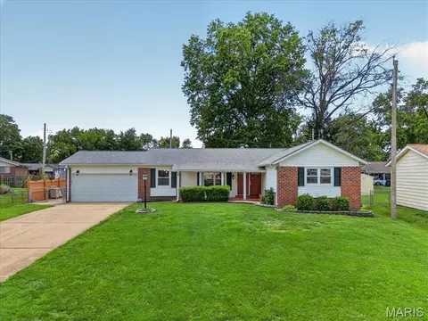 2250 Kent Dr, Florissant, MO 63033