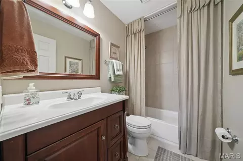 Bath - 15711 Eldon Ridge Dr, Chesterfield, MO 63017 photo 2 of 2