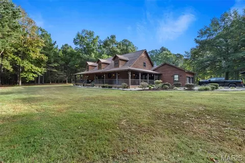 13602 Greenbriar Rd, Carterville, IL 62918
