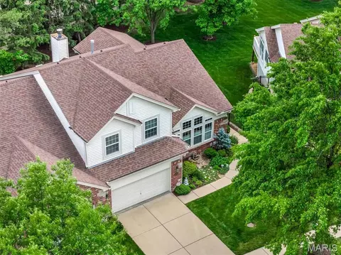 14762 Thornbird Manor Parkway Pkwy, Chesterfield, MO 63017