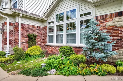 14762 Thornbird Manor Parkway Pkwy, Chesterfield, MO 63017