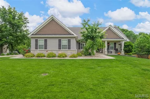 704 Wyndgate Estates Dr, Des Peres, MO 63131