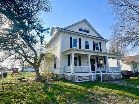 803 N State St, Litchfield, IL 62056