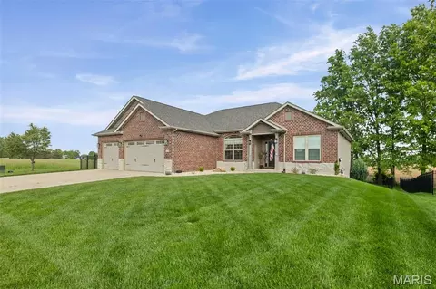 540 Glendale Dr, Troy, IL 62294