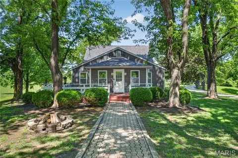 1848 Maplewood Ln, Columbia, IL 62236