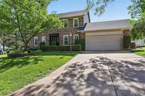1419 Sawyers Trail Ct, Fenton, MO 63026