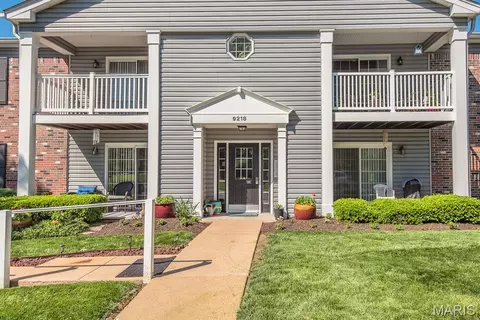 9218 Bent Pine Ct #F, Saint Louis, MO 63126