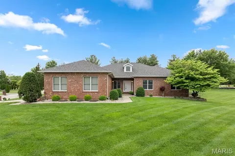 237 W Waters Edge Dr, Shiloh, IL 62221