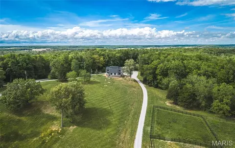 3736 County Road 700 E, Mcleansboro, IL 62859