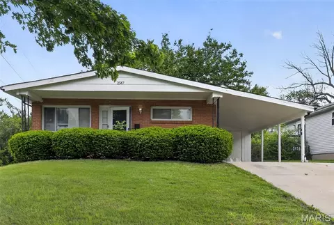 2587 Robley Dr, Saint Louis, MO 63136