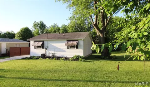 704 E Mortimer St, New Florence, MO 63363