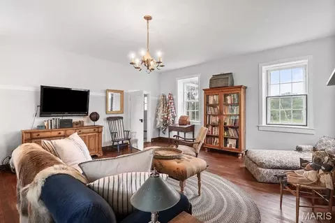 Living - 5106 Noser Mill Rd, Leslie, MO 63056 photo 3 of 3