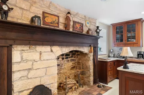 Kitchen - 5106 Noser Mill Rd, Leslie, MO 63056 photo 5 of 9