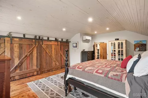 Bedroom - 5106 Noser Mill Rd, Leslie, MO 63056 photo 8 of 10