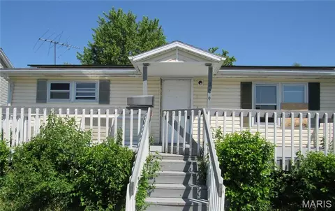 209 W 2nd South St, Mount Olive, IL 62069