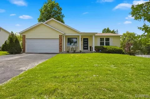 34 Amberly Dr, Saint Peters, MO 63376