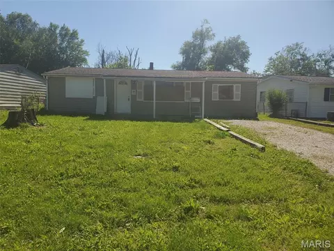 240 St John Dr, Cahokia, IL 62206