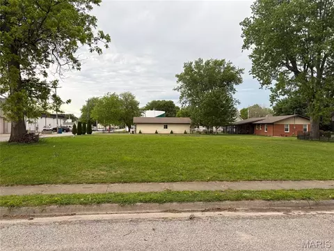 9 N 2nd St, New Baden, IL 62265