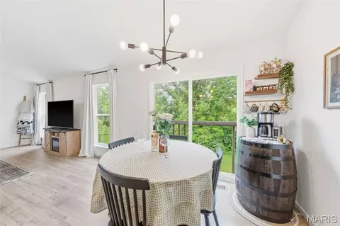 Dining - 512 Kit Fox Ct, Eureka, MO 63025 photo 2 of 3
