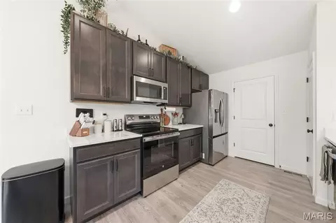 Kitchen - 512 Kit Fox Ct, Eureka, MO 63025 photo 2 of 3