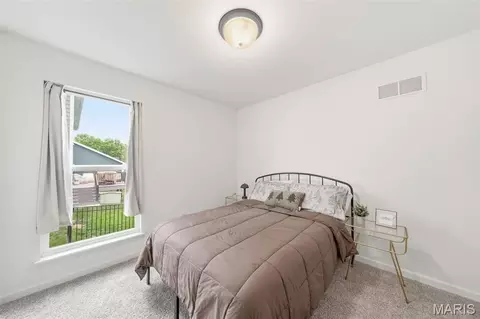 Bedroom - 512 Kit Fox Ct, Eureka, MO 63025 photo 3 of 5