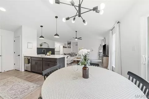 Dining - 512 Kit Fox Ct, Eureka, MO 63025 photo 3 of 3