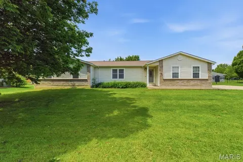 108 Meadow Ln, Montgomery City, MO 63361