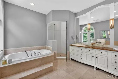 Bath - 1850 Eagle Nest Dr, Hermann, MO 65041 photo 3 of 6