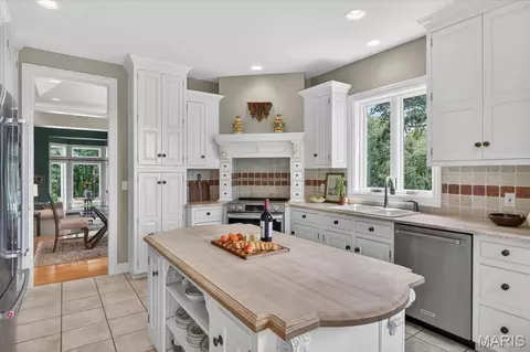 Kitchen - 1850 Eagle Nest Dr, Hermann, MO 65041 photo 2 of 3