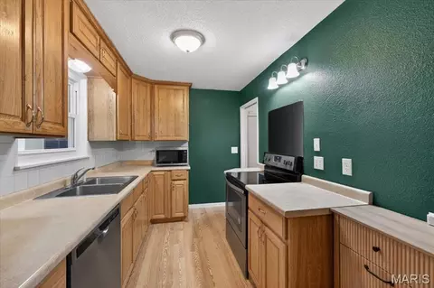 Kitchen - 508 Briscoe Ave, O'fallon, MO 63366 photo 2 of 3
