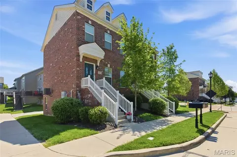 2416 N Larksong Dr, Wildwood, MO 63040