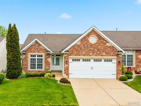 299 Glasgow Dr, Saint Charles, MO 63301