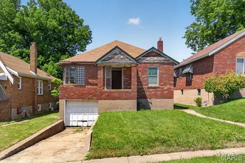 3023 Kemp Dr, Normandy, MO 63121