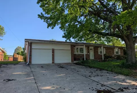 328 Venus Dr, Godfrey, IL 62035