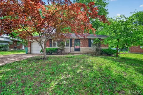 14 Forest Home Ct, Saint Louis, MO 63137